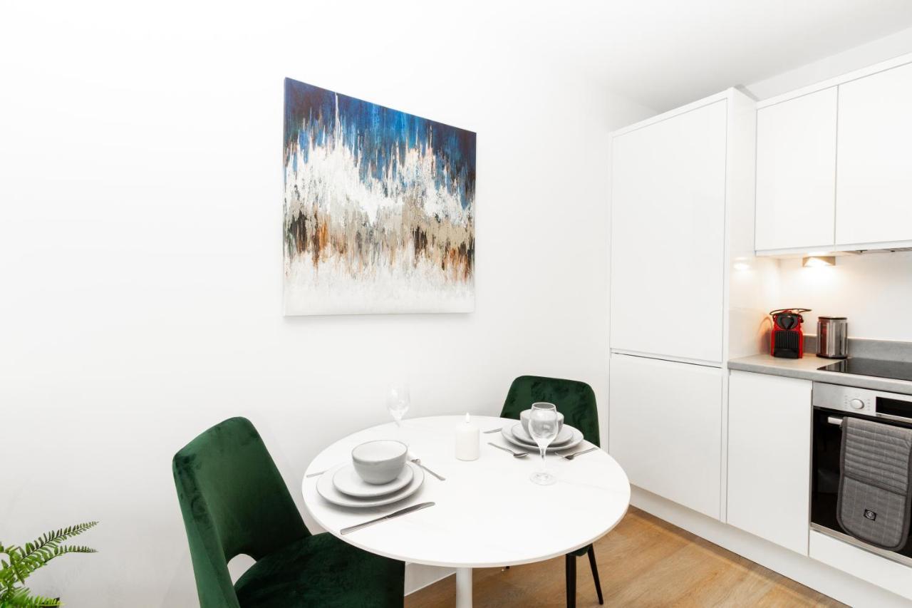 Stylish Studio Apt Overlooking Old Trafford แมนเชสเตอร์ ภายนอก รูปภาพ